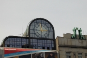 Praha-Můstek, fasádní hodiny o průměru 4 m